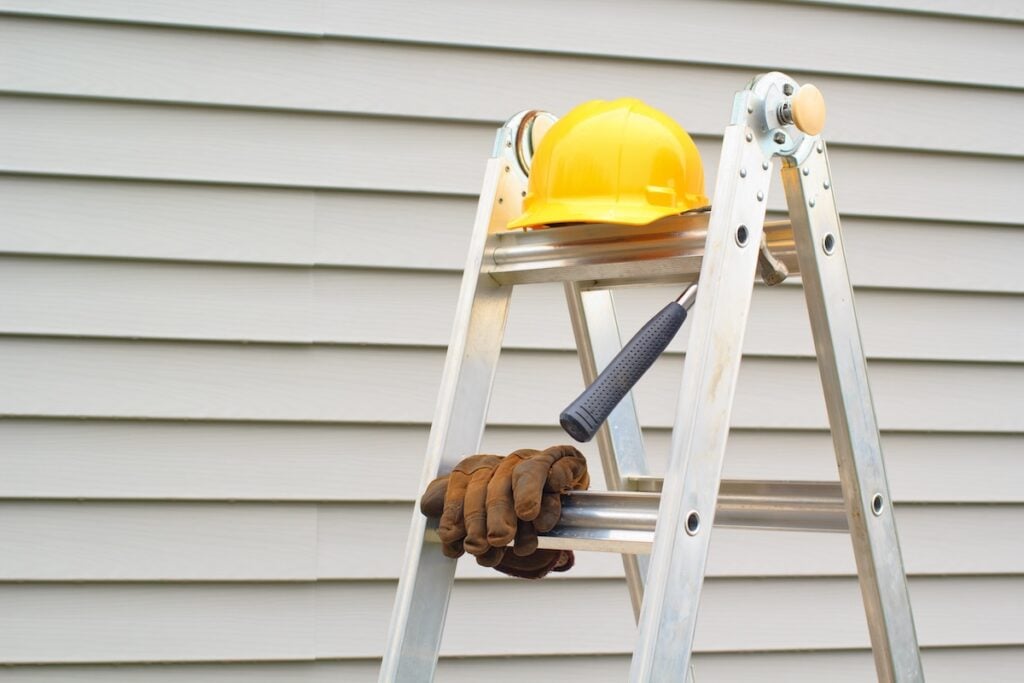 Stepladder, hardhat, gloves and hammer 